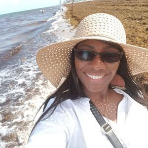 Meet your Posher, Cassandra